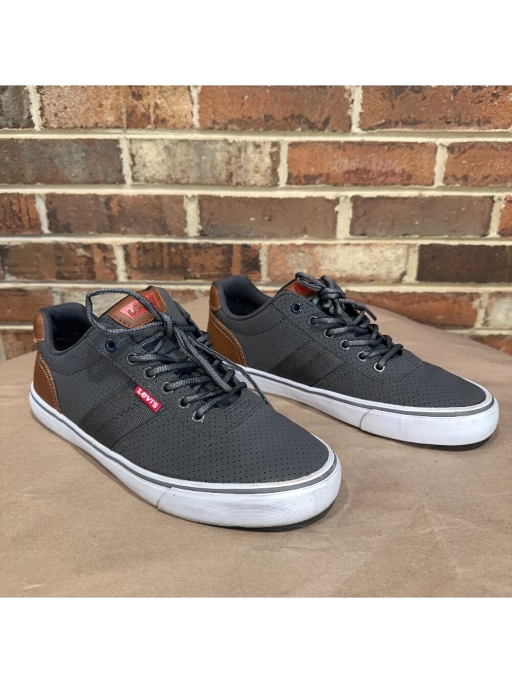 Levi's Mens Sneakers Shoes Miles Perf PU Tumbled WX Casual Size 8.5 Comfort
